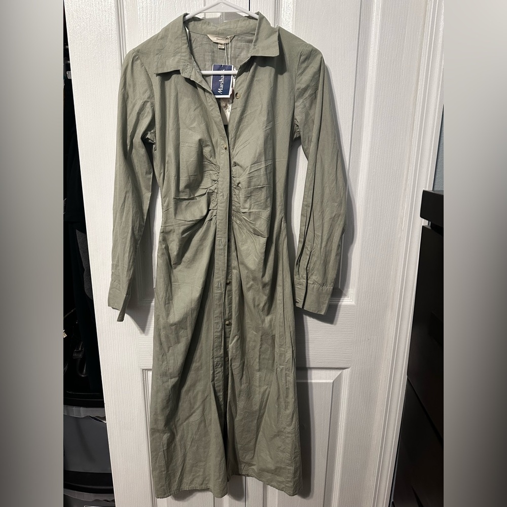 Green Long-Sleeve Button Dress
